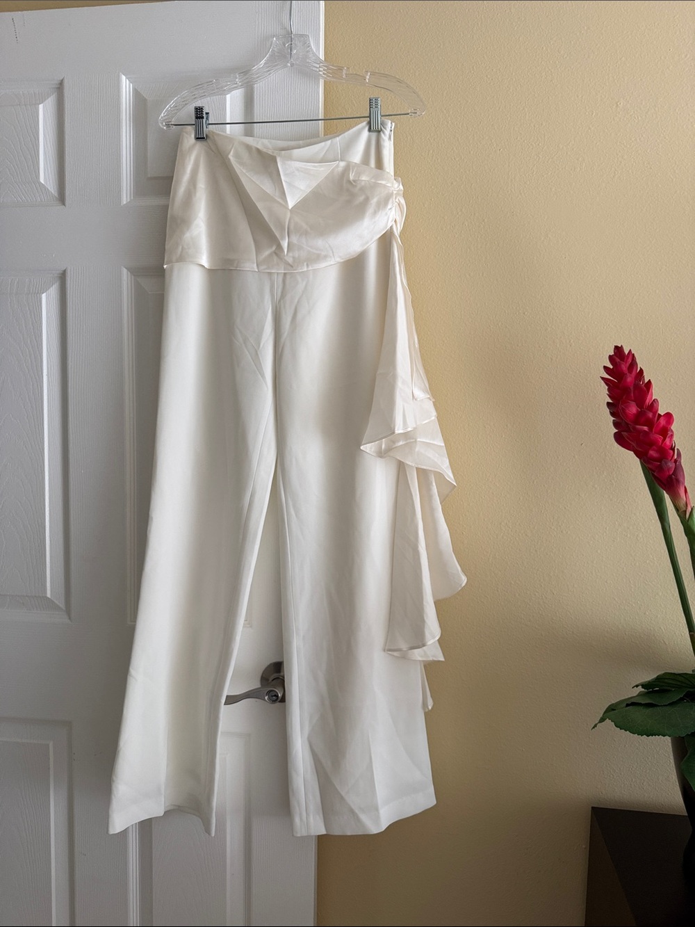 Cinq a Sept Light Cream/ White Wide-Leg Pants with Draped Sash Size 4